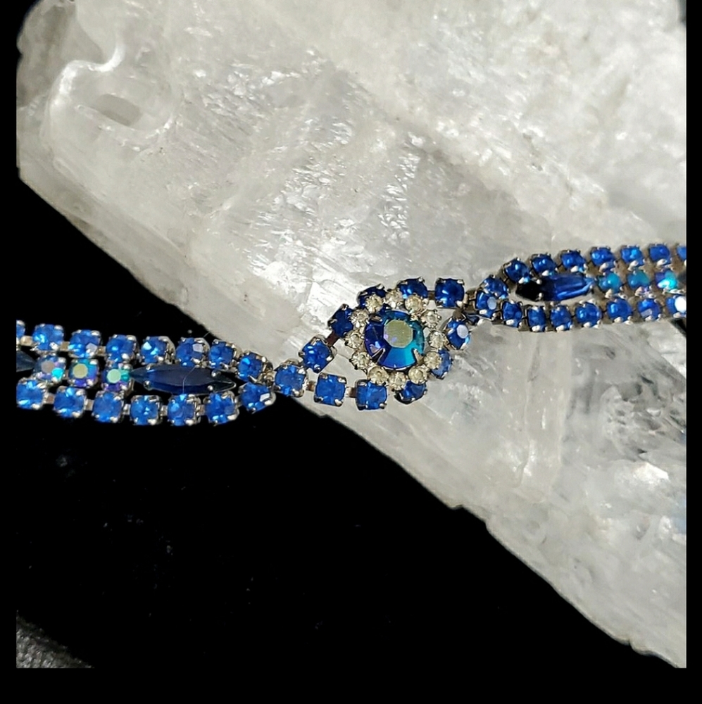 Blue eye rhinestone bracelet